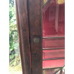 Oud eiken vitrine kast met facet geslepen glas in lood