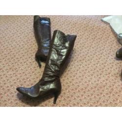 Prachtige leren bruine laars, hakhoogte 7 cm. Maat 42