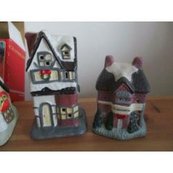 4x kersthuisje/ kersthuisjes (2 van een kerstdorp)