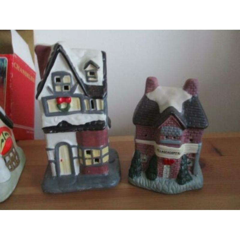 4x kersthuisje/ kersthuisjes (2 van een kerstdorp)