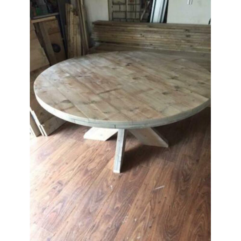 Ronde eettafel van verouderd steigerhout