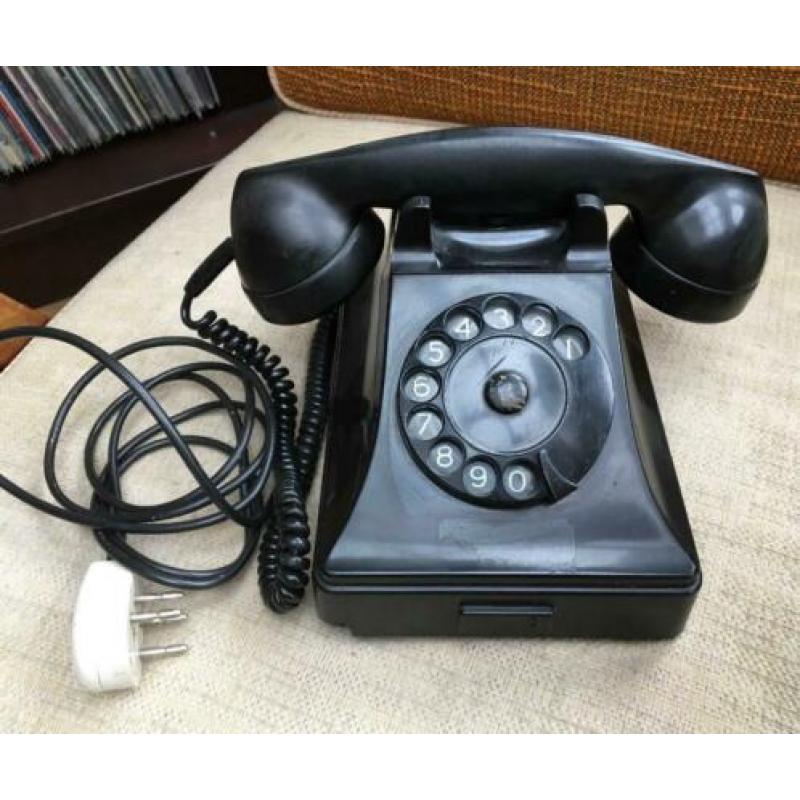 Nog werkende PTT bakkeliet telefoon zwart