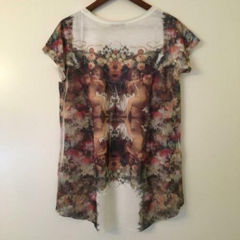 T shirt poolgirl maat valt als 38/40 rug schijnt door