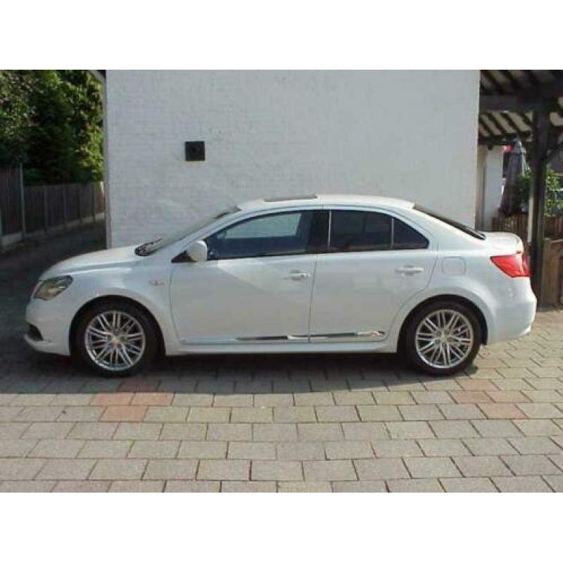 SUZUKI Kizashi 2.4 VVT 178pk sport eerste eigenaar 71000 km
