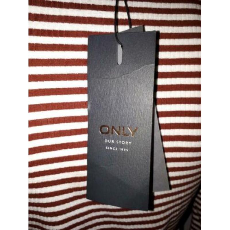 Gestreept t shirt met lange mouwen. Merk Only. Maat S