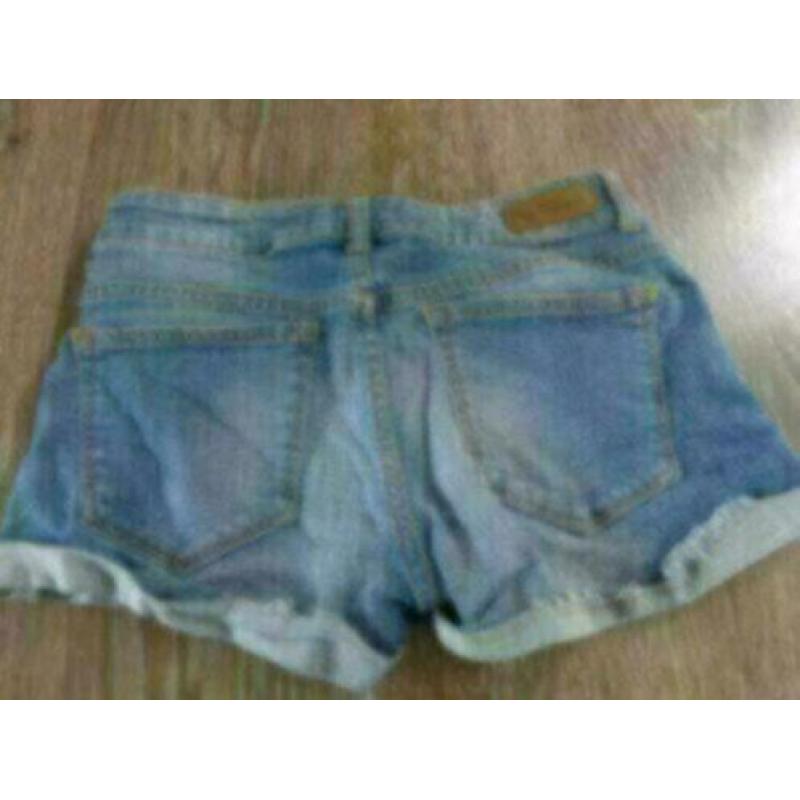 Jeansshort van Mango mt 34, gedragen in goede staat