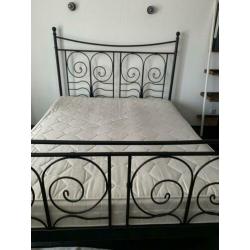 Zwart ijzeren 2 persoons bed