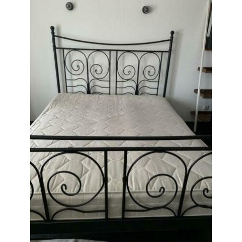 Zwart ijzeren 2 persoons bed