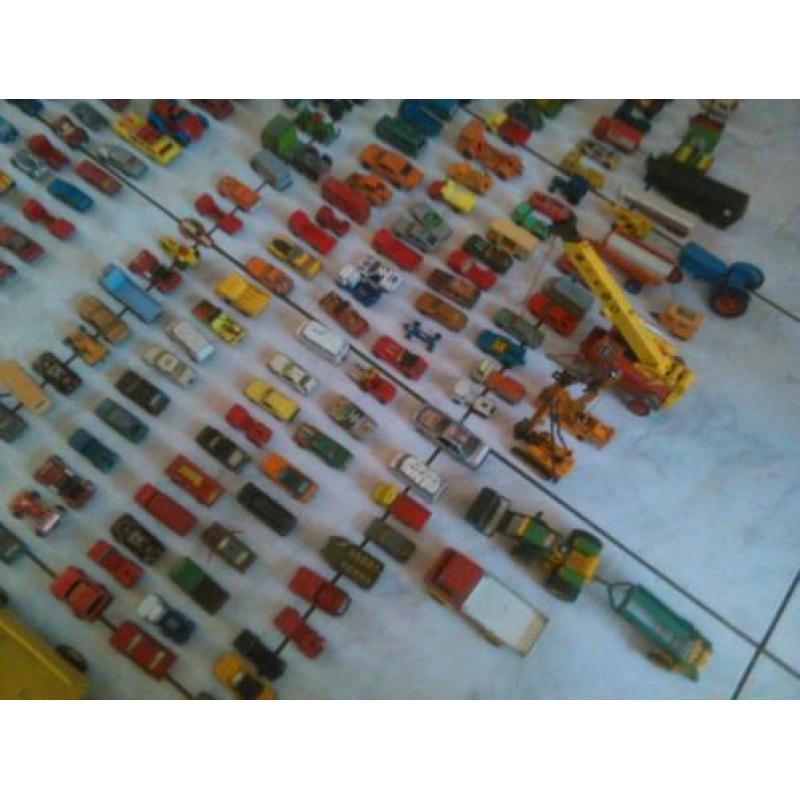 350 stuks model auto"s (zoldervonds)