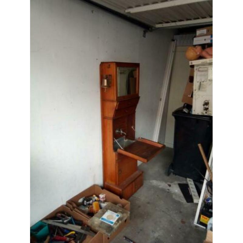 Een apart kastje uit een boot voor €175 mag hij weg