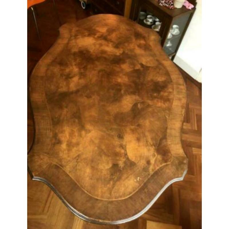 Chique antieke notenhouten tafel!