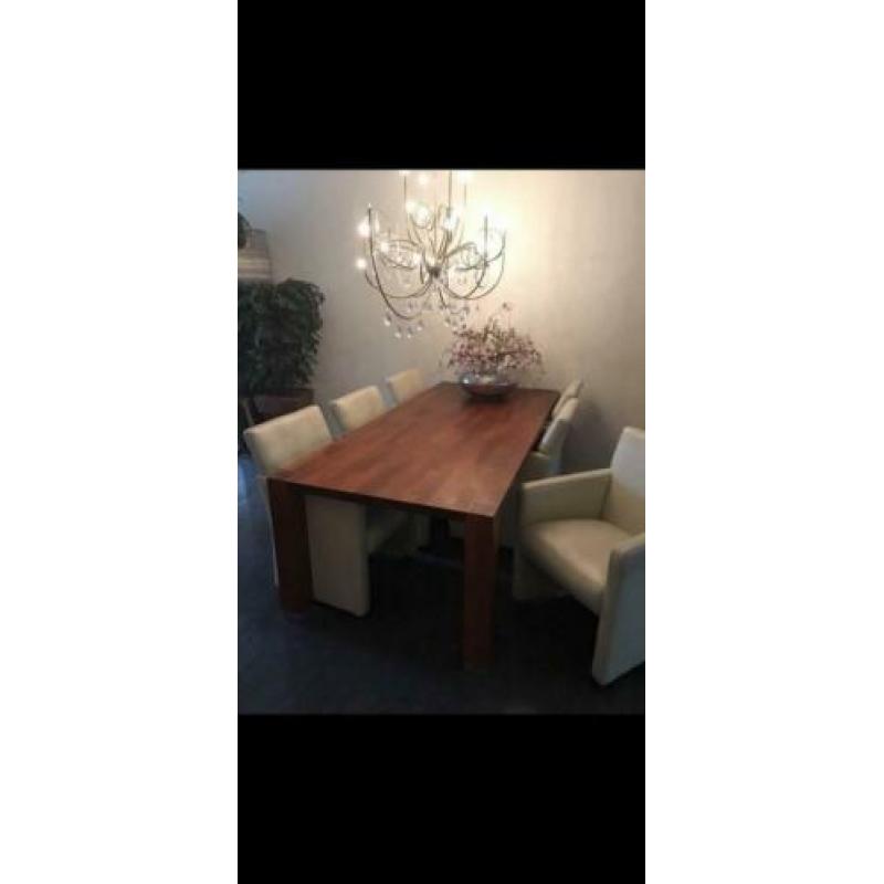 Eethoek met 6 leren stoelen dressoir kast twee tafeltjes