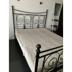 Zwart ijzeren 2 persoons bed