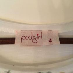 T shirt poolgirl maat valt als 38/40 rug schijnt door