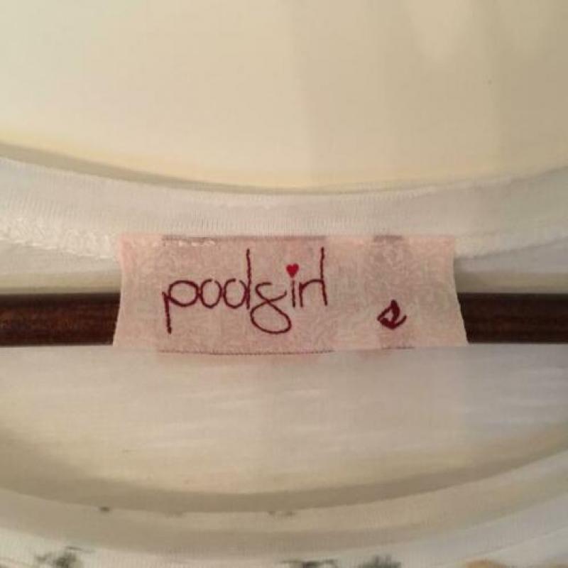 T shirt poolgirl maat valt als 38/40 rug schijnt door