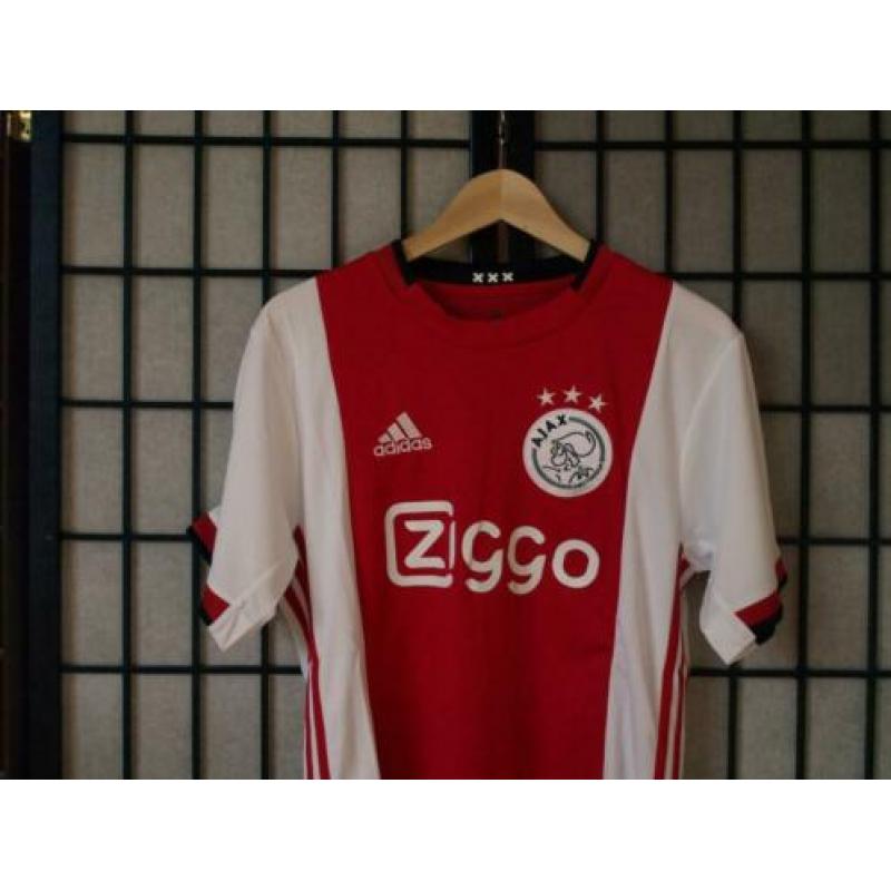 Ajax thuisshirt van dit seizoen, herenmaat large