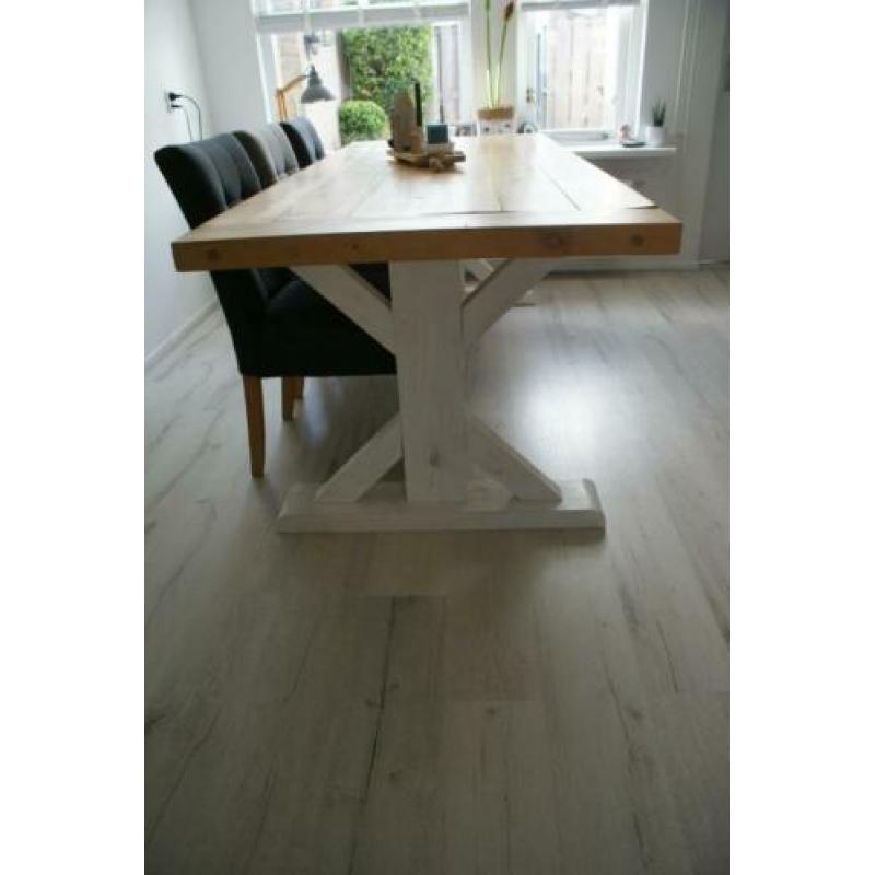 Robuuste houten eettafel 2.40cm