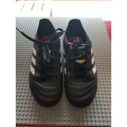 Adidas voetbalschoenen maat 32