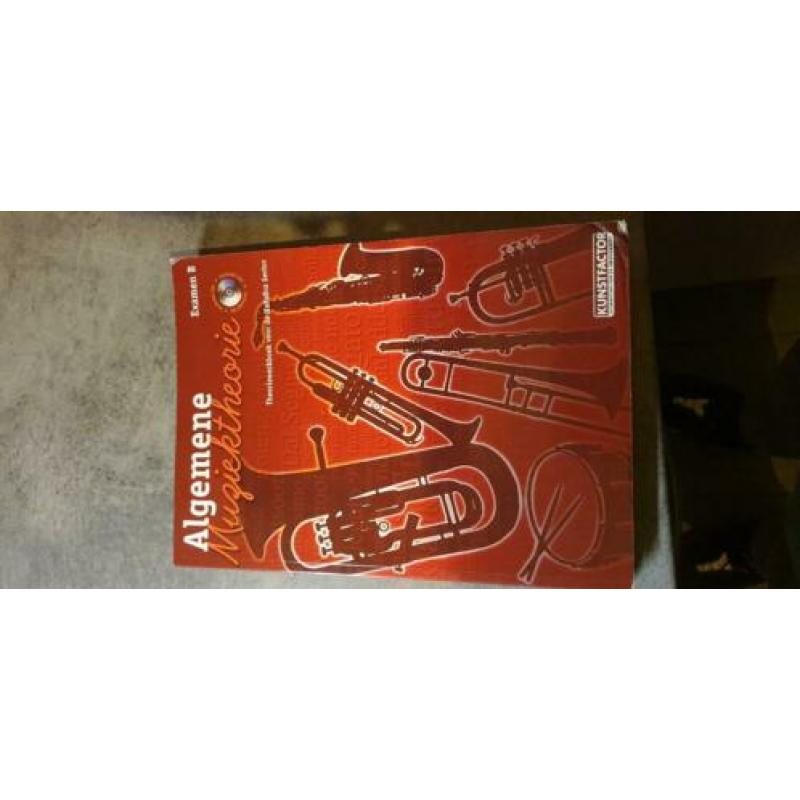 8 boeken en 2 cd's voor klarinet. Inclusief examen A&B
