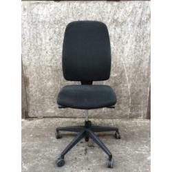 Interstuhl bureaustoelen - zwart gestoffeerd - ergonomisch