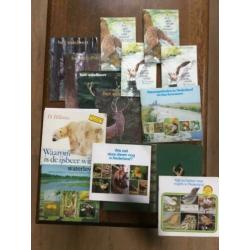 Diverse natuurboeken (otters, ijsbeer, edelhert, vogels etc)