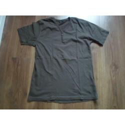 mooi t-shirt (Liv) met V hals en knoopjes