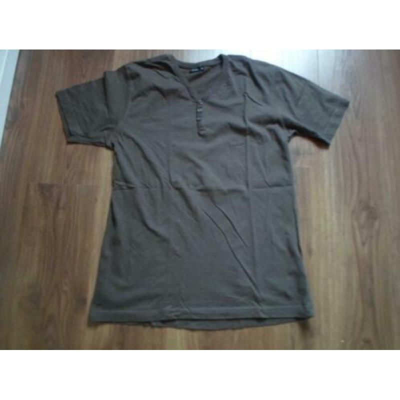 mooi t-shirt (Liv) met V hals en knoopjes