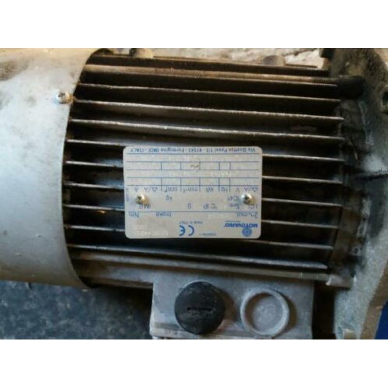 Electromotor met vertrager draait in sec 1keer rond