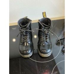 Nette zwarte Dr. Martens laarsjes maat 23