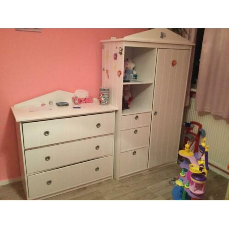 Commode met kledingkast