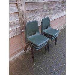 Gave vintage stoelen stapelstoelen kantinestoelen.