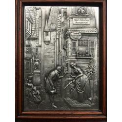 Beeld met Gravures uit zilvertin,vintage
