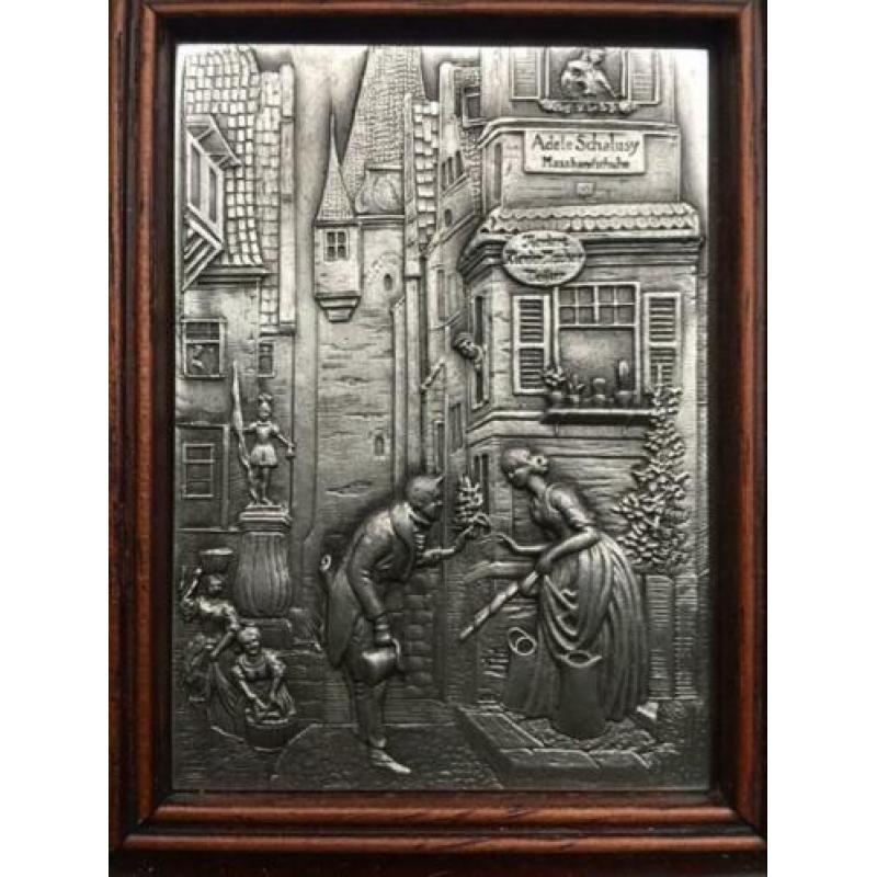 Beeld met Gravures uit zilvertin,vintage
