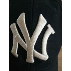 New York snapback pet zwart gouden lettets nieuw