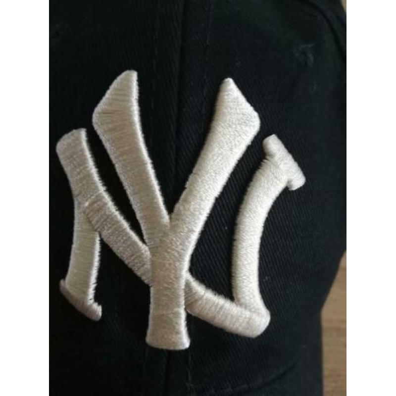 New York snapback pet zwart gouden lettets nieuw