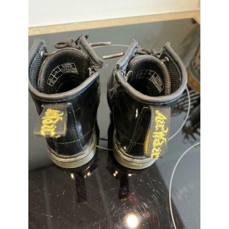 Nette zwarte Dr. Martens laarsjes maat 23