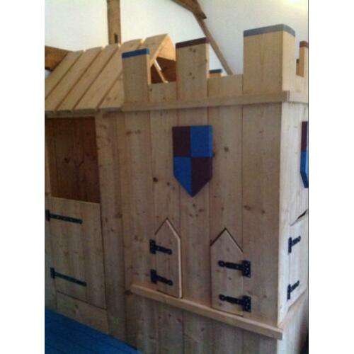 Ridderbed van steigerhout