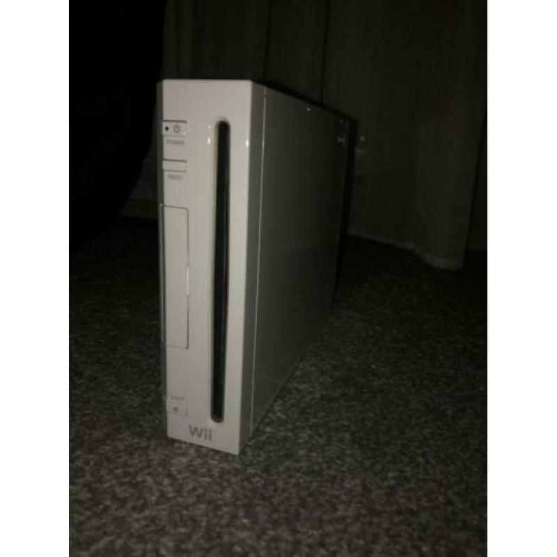 Wii Inclusief: - stroomkabel - Sensor - Tv kabel - 2 contro