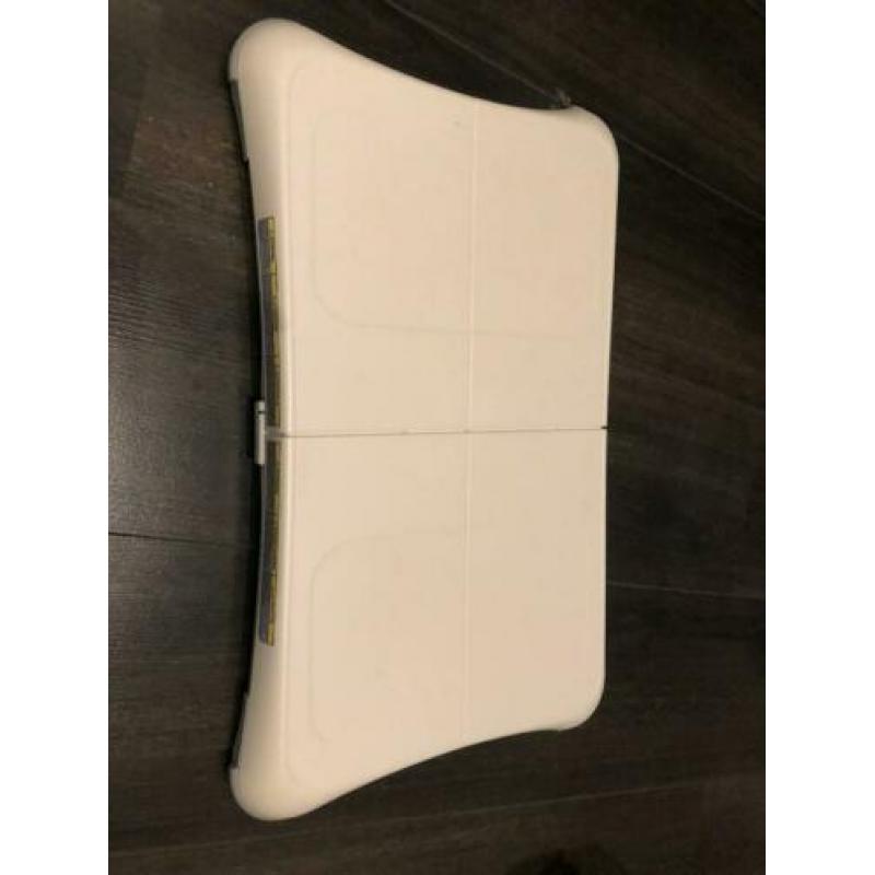 Wii Inclusief: - stroomkabel - Sensor - Tv kabel - 2 contro