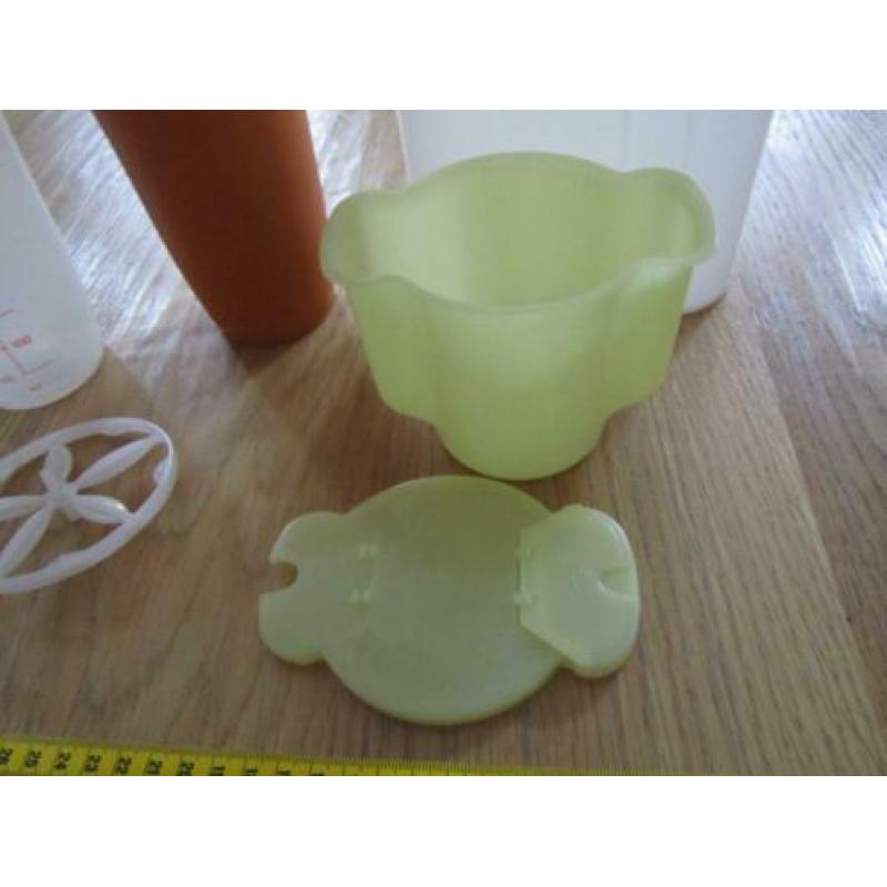 Tupperware milkshaker shaker , 2 stuks met voorraad kan