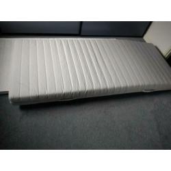 Nog een zo goed als nieuw IKEA matras.incl. een toppermatras