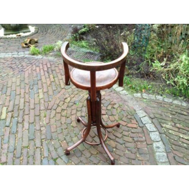 ----- In de STIJL van THONET 1930 -----
