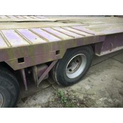 Daf CF85 met 2 assige dieplader
