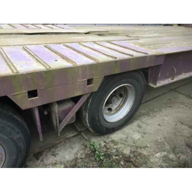 Daf CF85 met 2 assige dieplader