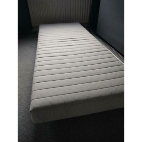 Nog een zo goed als nieuw IKEA matras.incl. een toppermatras