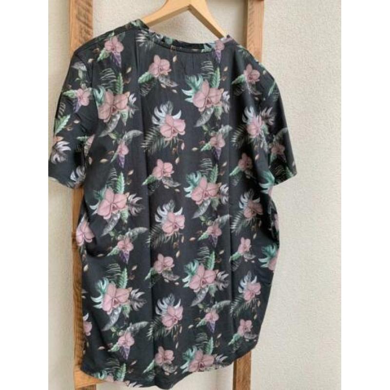 T-shirt met vrolijke bloemenprint, maat XXL