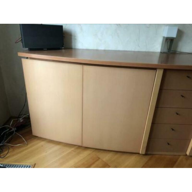 Dressoir van perenhout