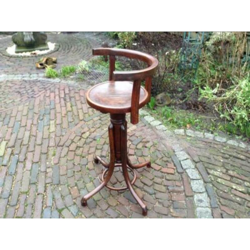----- In de STIJL van THONET 1930 -----
