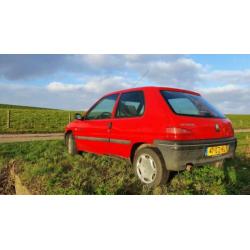 Peugeot 106 1.0 Sketch 2000 Rood