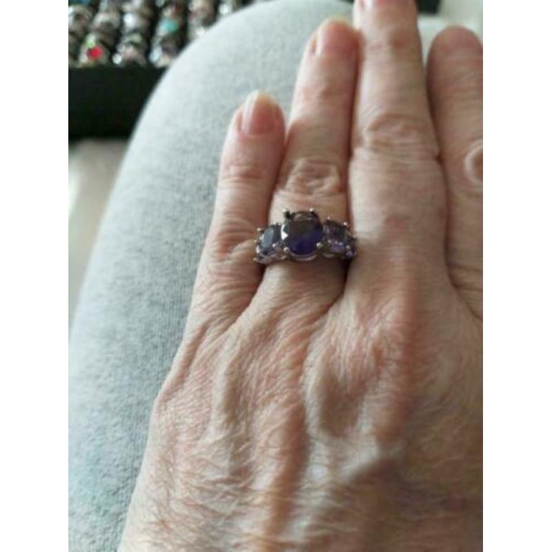 Mooie 925zilveren ring met paars amethist maat 17